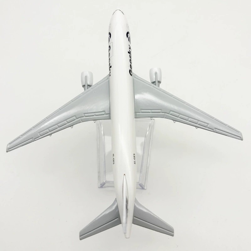 16cm Georgia B767 Toy Airplane - Model Kit Airplane 评论和价格