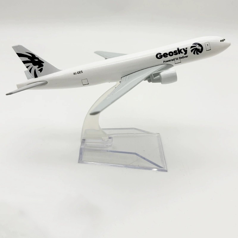 16cm Georgia B767 Toy Airplane - Model Kit Airplane 评论和价格