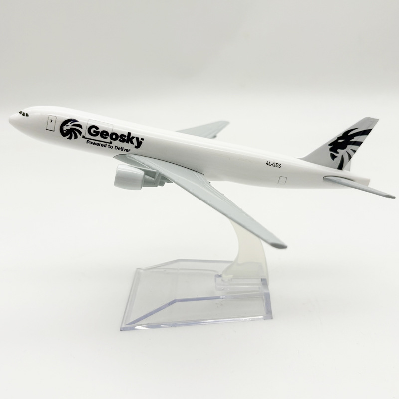 16cm Georgia B767 Toy Airplane - Model Kit Airplane 评论和价格