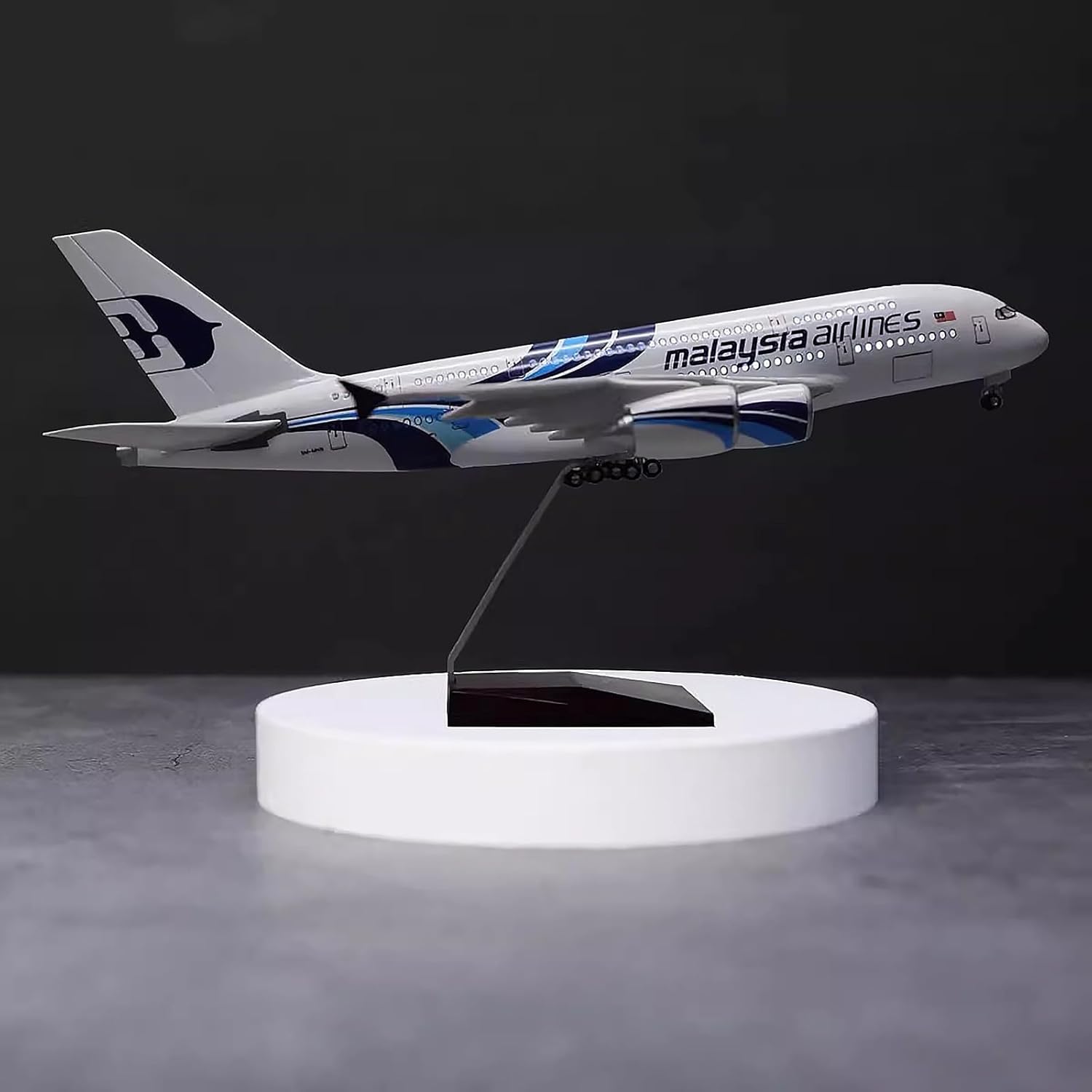 1:160 Scale Malaysia Airlines  - Model Kit Airplane 评论和价格